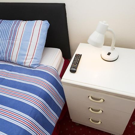 Southend Guest House - Close To Beach, Train Station & Southend Airport Ruang foto