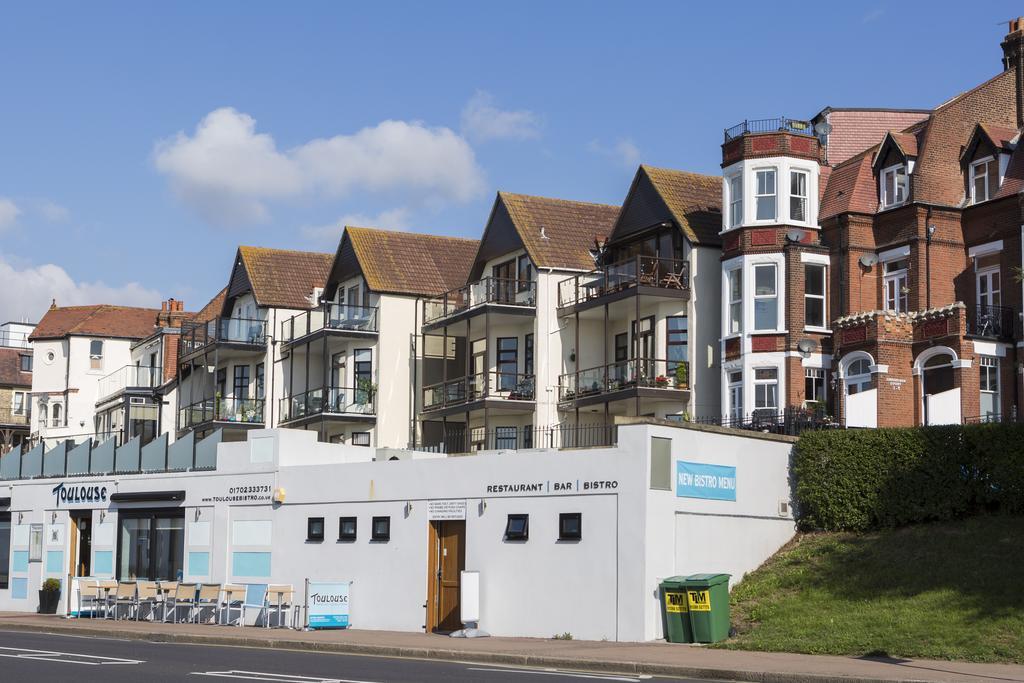 Southend Guest House - Close To Beach, Train Station & Southend Airport Bagian luar foto