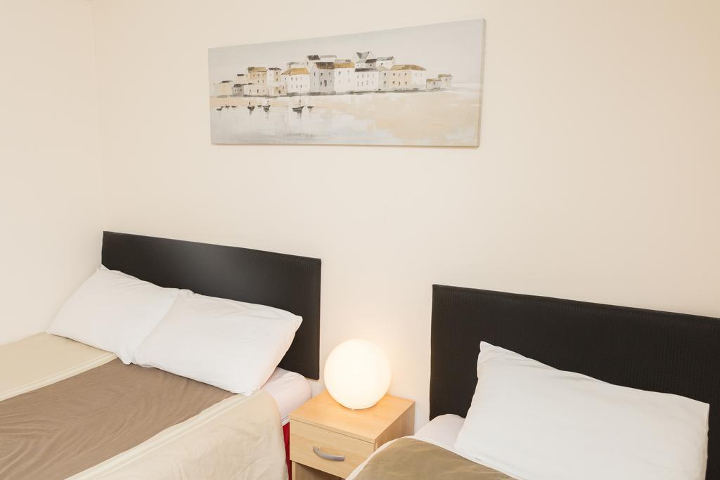 Southend Guest House - Close To Beach, Train Station & Southend Airport Ruang foto