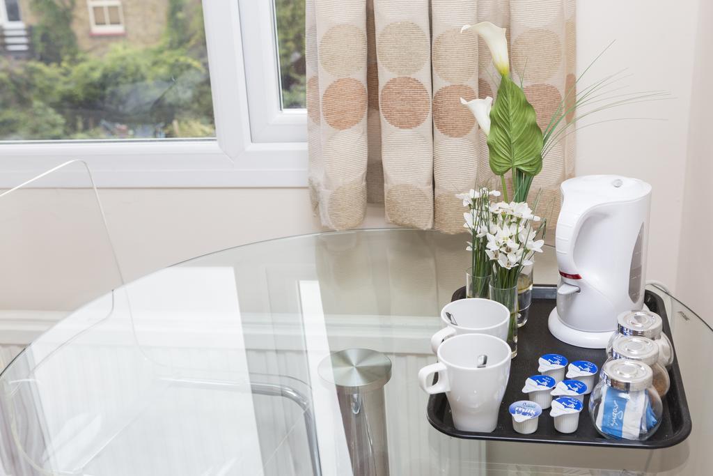 Southend Guest House - Close To Beach, Train Station & Southend Airport Ruang foto