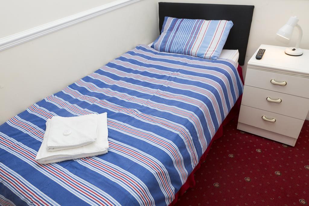 Southend Guest House - Close To Beach, Train Station & Southend Airport Ruang foto