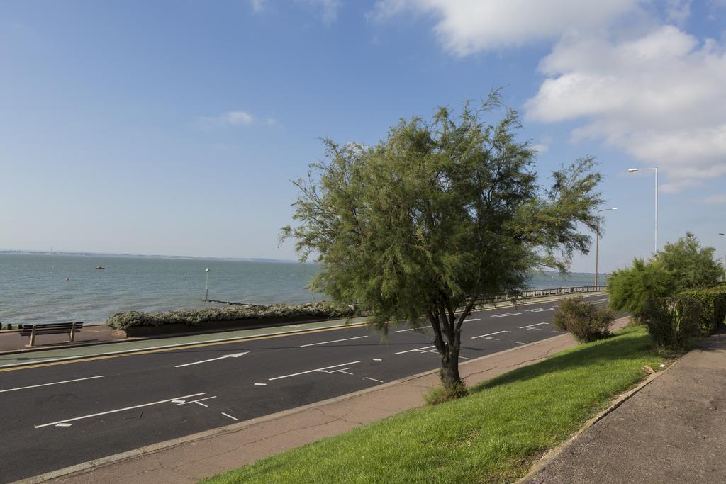 Southend Guest House - Close To Beach, Train Station & Southend Airport Bagian luar foto