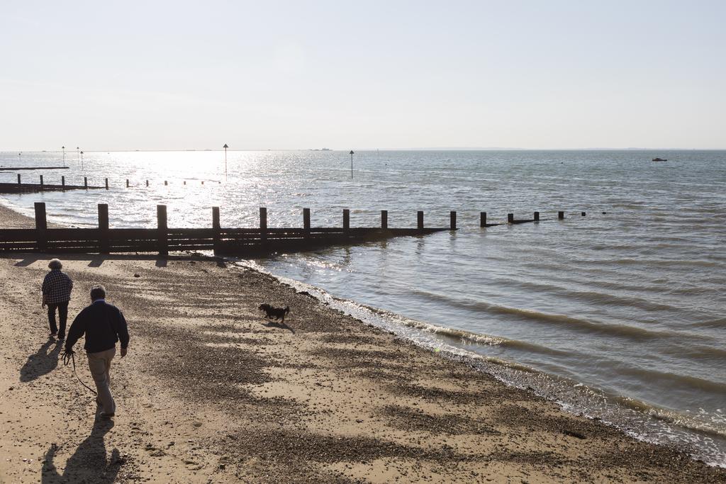 Southend Guest House - Close To Beach, Train Station & Southend Airport Bagian luar foto