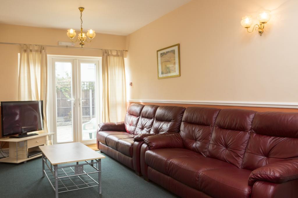 Southend Guest House - Close To Beach, Train Station & Southend Airport Bagian luar foto