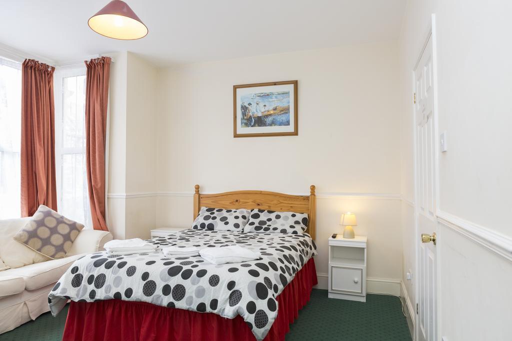Southend Guest House - Close To Beach, Train Station & Southend Airport Ruang foto